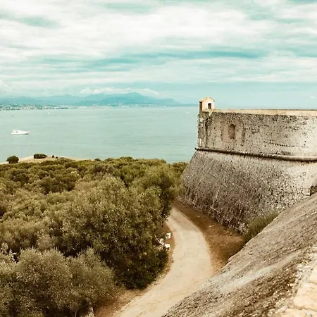 Au Coeur Du Vieil Antibes, T2 Confort Absolu En Front De * Антиб